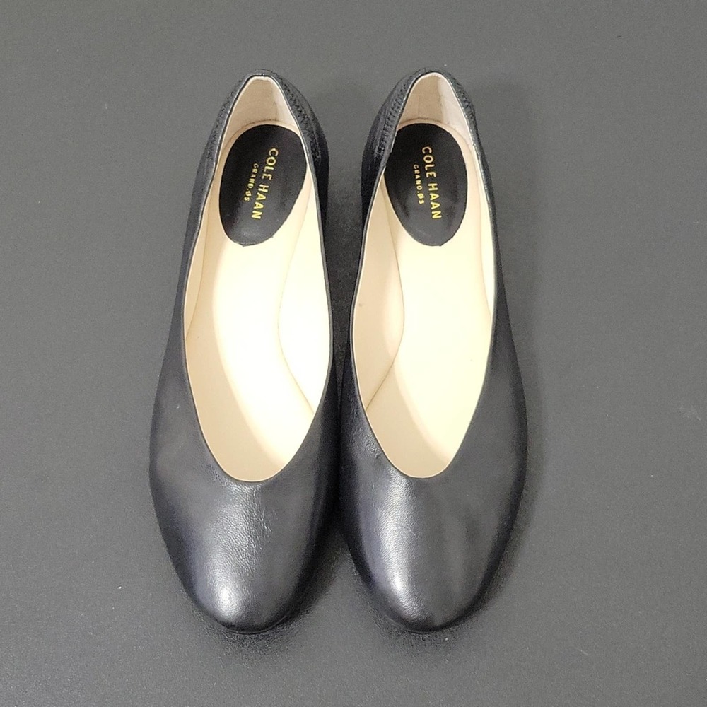 Cole Haan Black Leather Round Toe Flats. 10.5